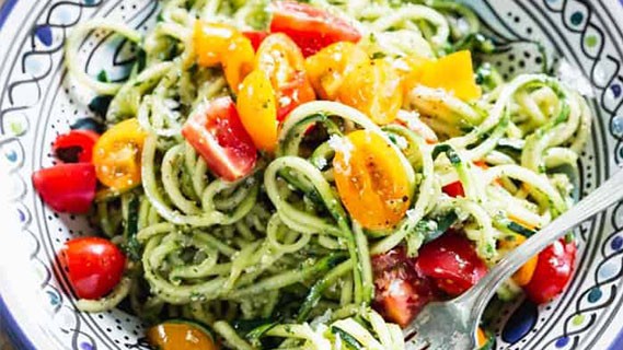 picture of zoodles with pesto