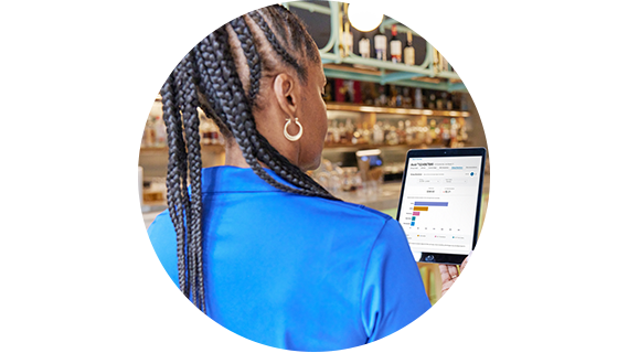 an fpl energy expert viewing the energy dashboard on a tablet